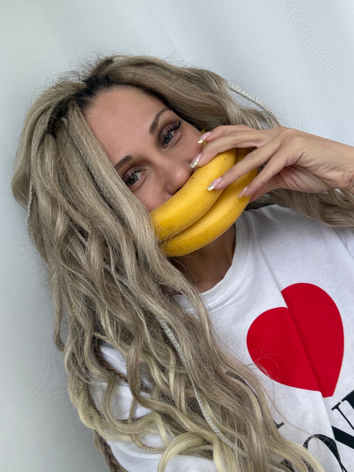 Woman poses for casual photo session in Rusanovo studio