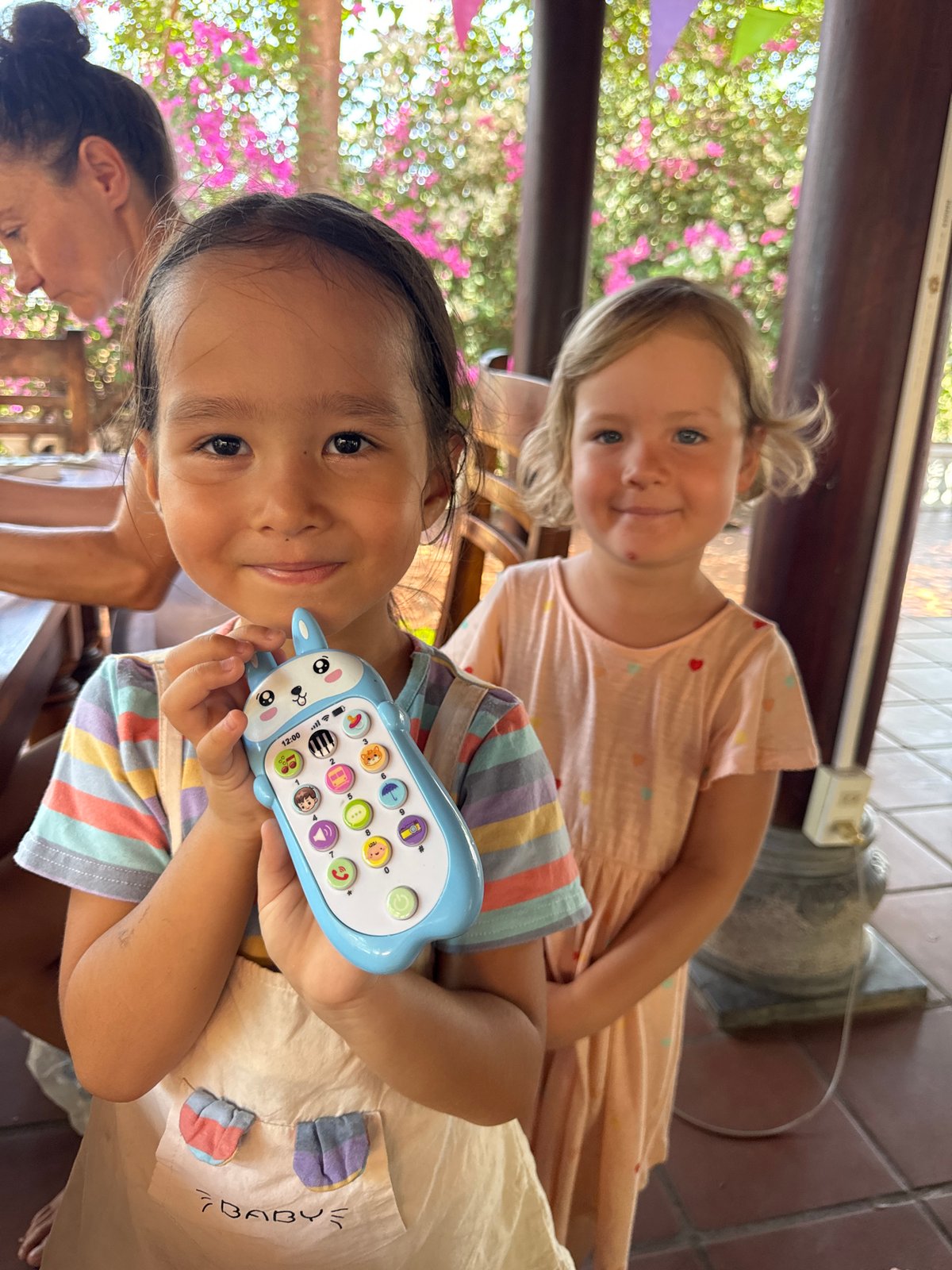 Family enjoys outdoor crafts and dining in Mũi Né