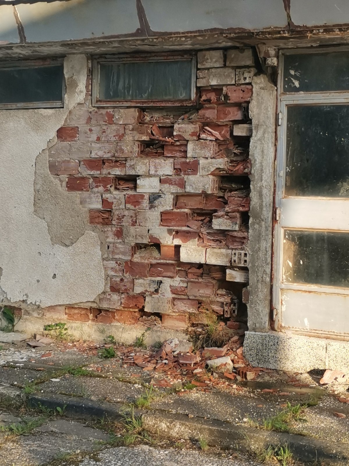 Witness documents decay and nature in Bulgarian town