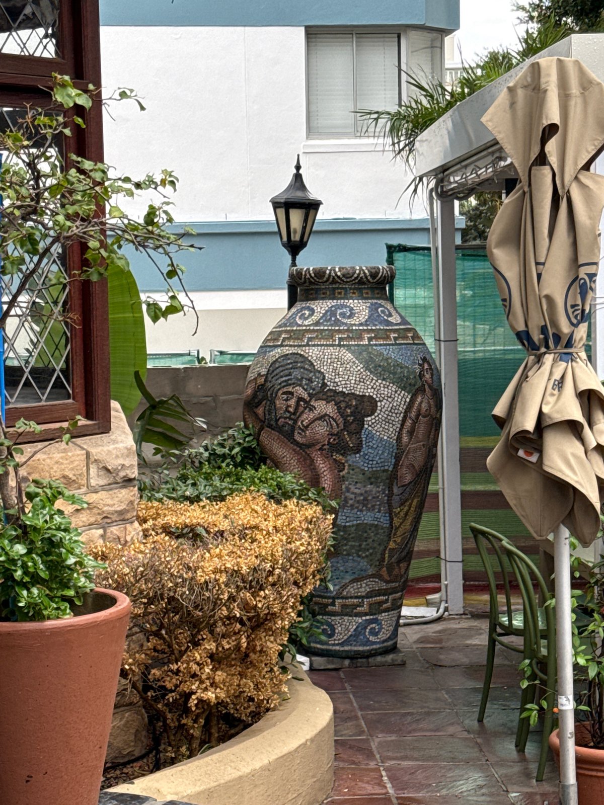 Afternoon stroll through Cape Town restaurants and courtyards documented