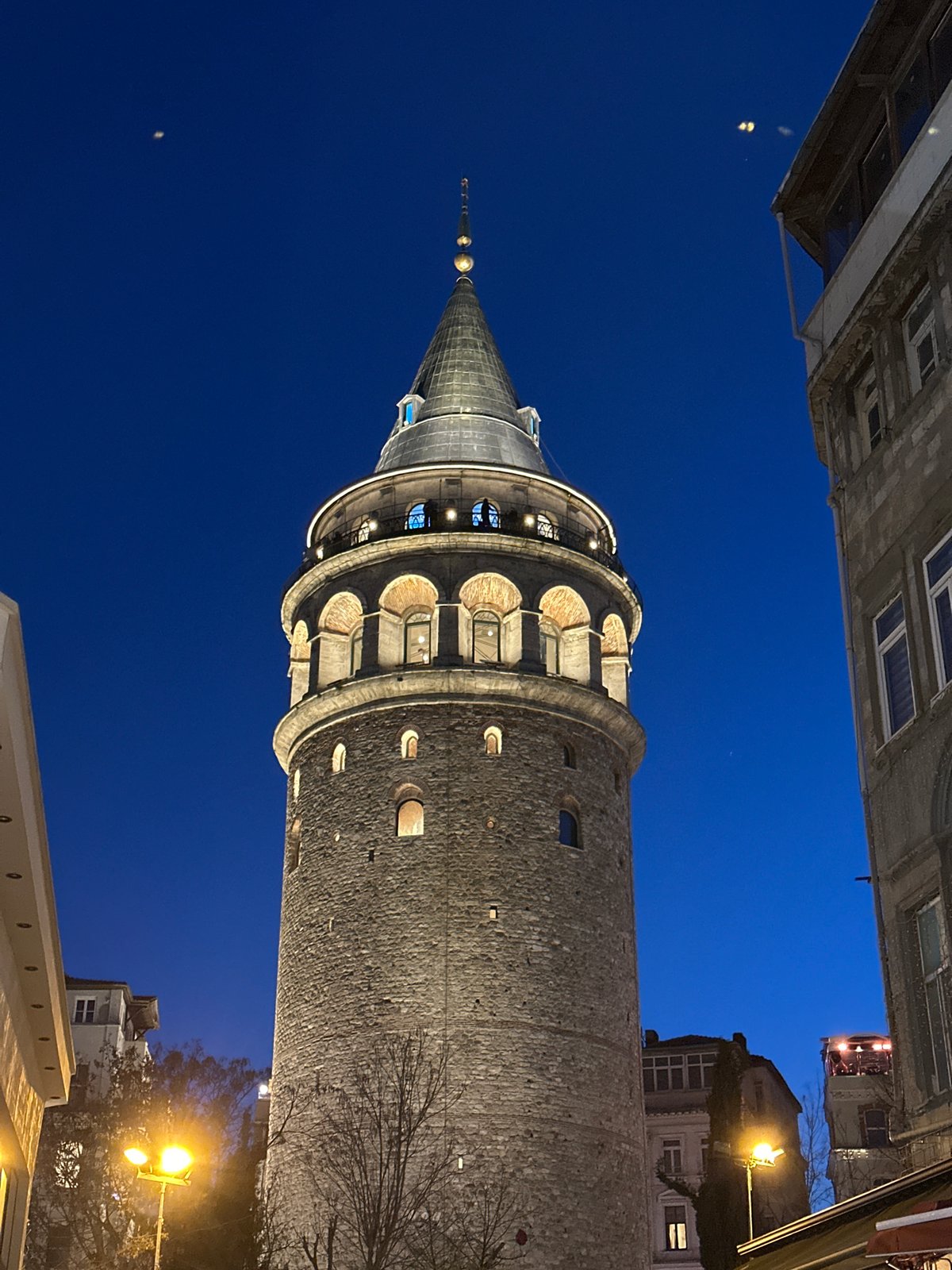 Evening photograph captures illuminated Galata Tower in Istanbul