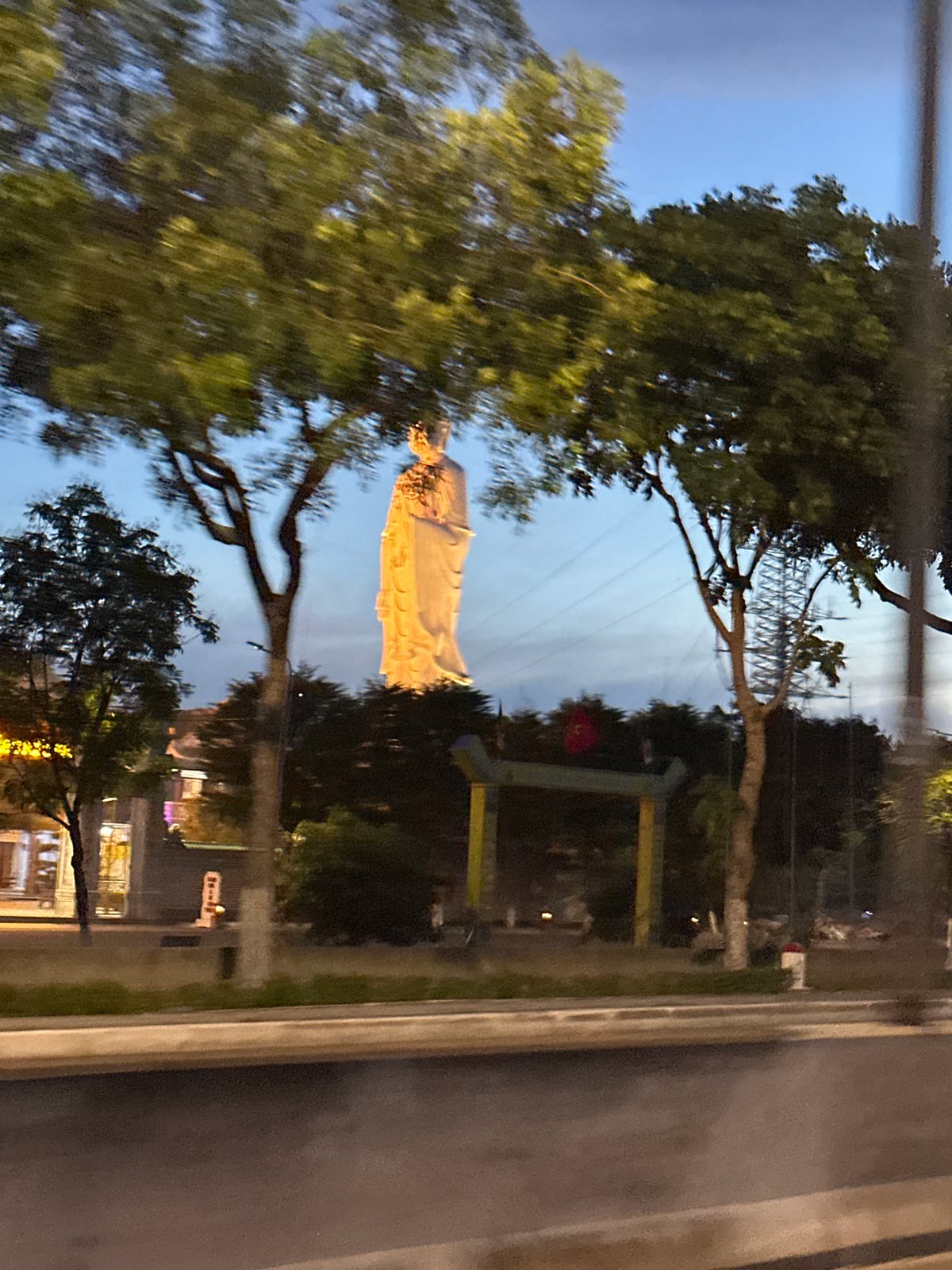 Đà Nẵng streets and skyline at dusk, June 2026