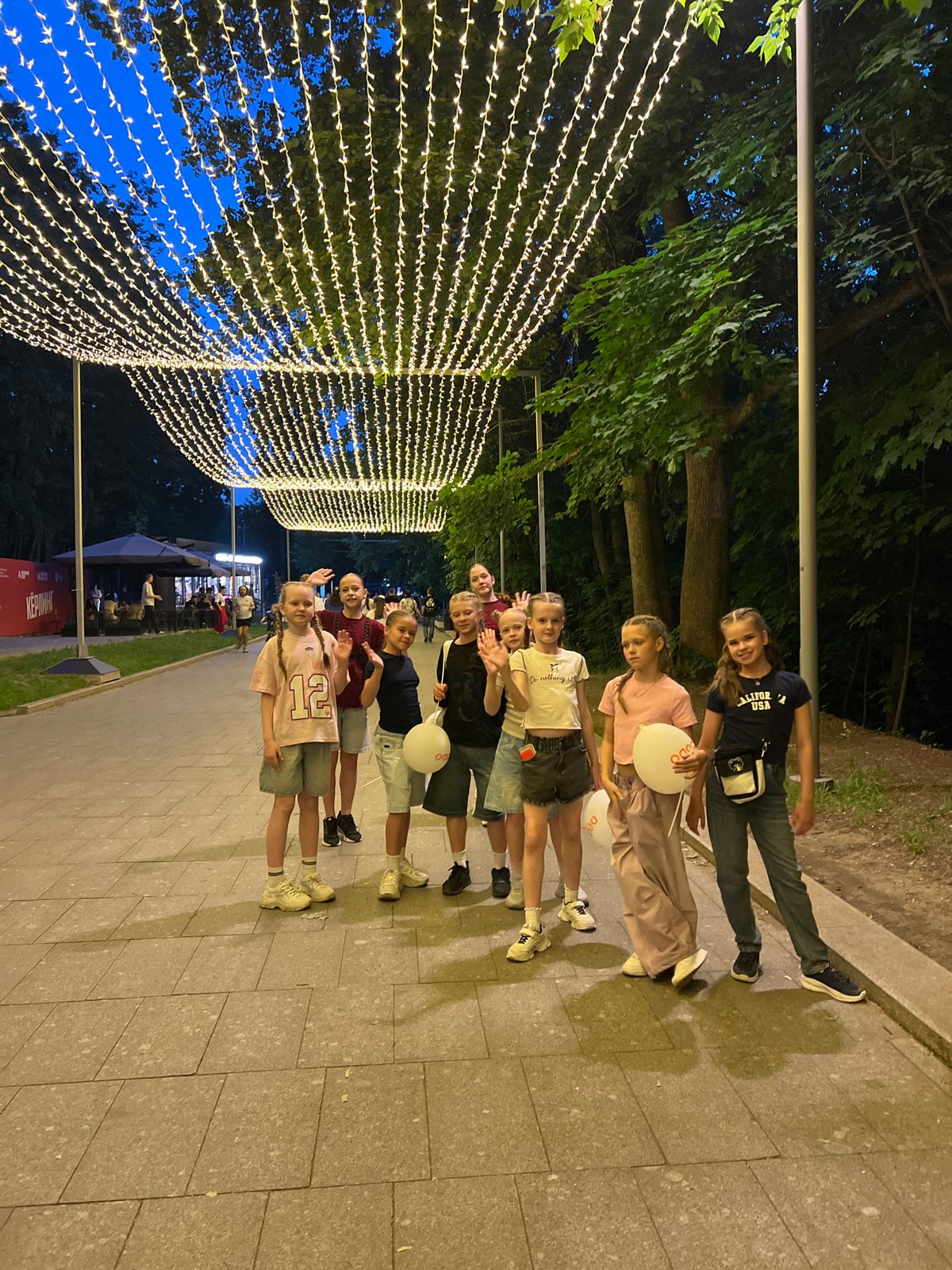 Children gather at Moscow viewpoints during evening city tour