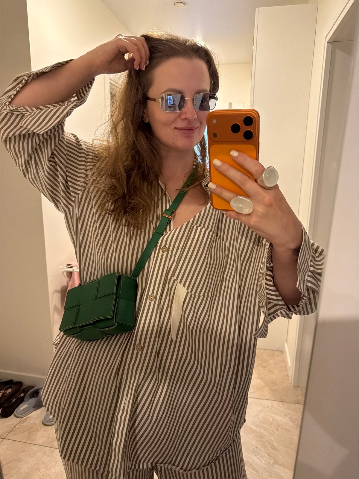 Mirror selfies in Moscow: striped shirt, green bag, sunglasses.