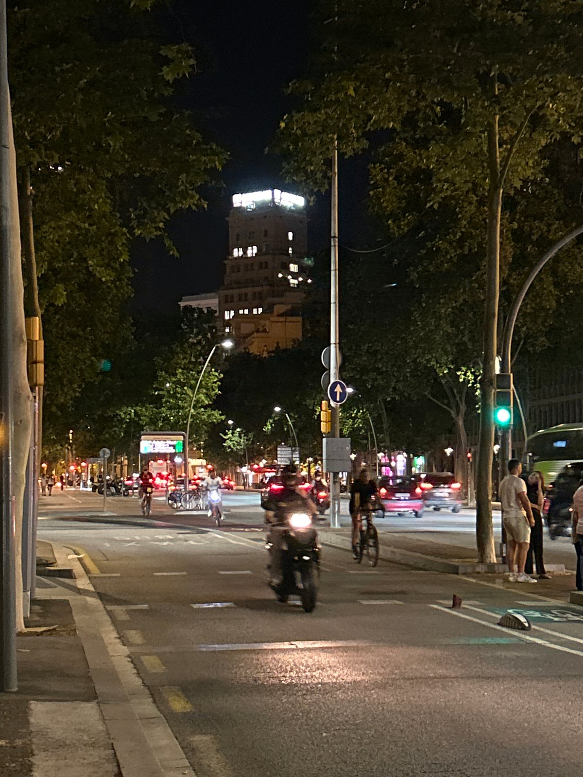 Nighttime street scenes documented in Barcelona's historic district