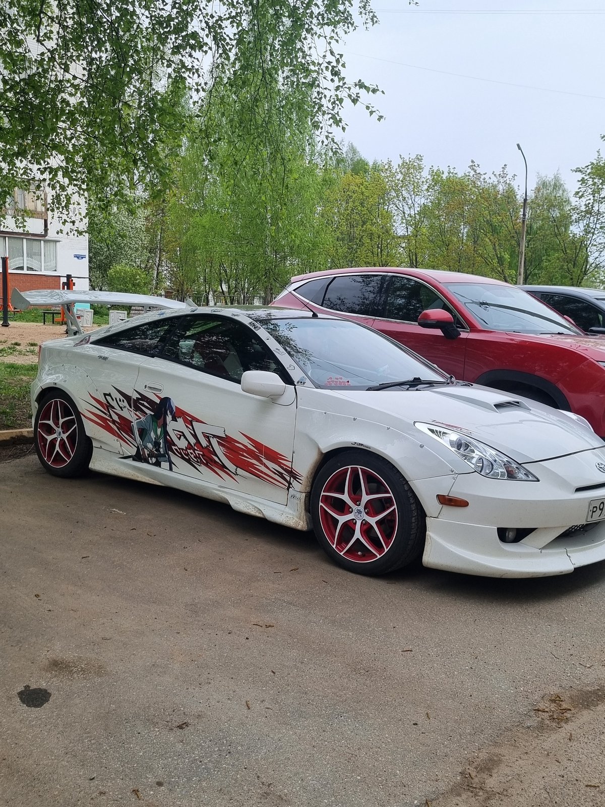 Morning moments captured across Chaikovsky: puppet show, gym selfie, custom car