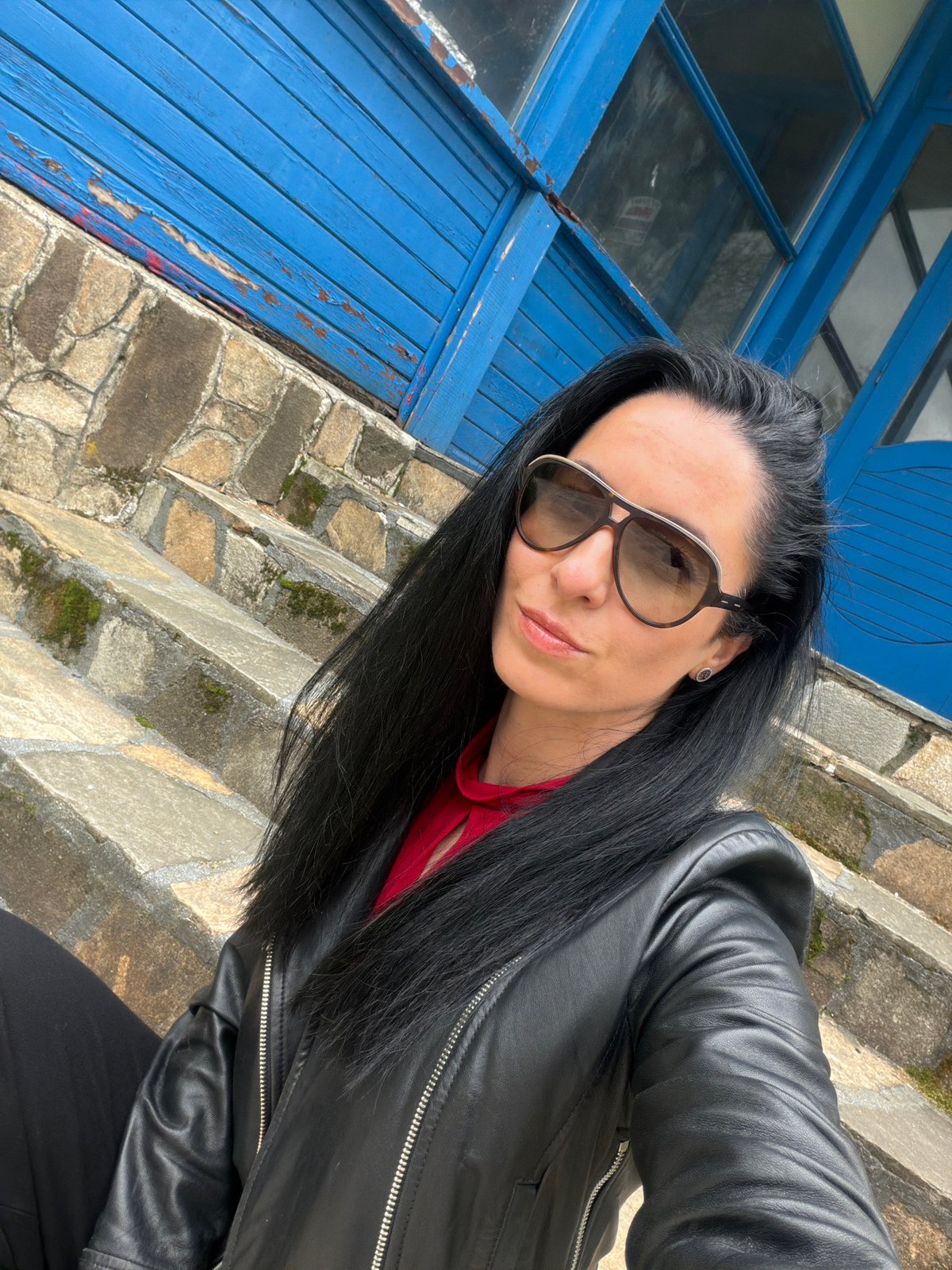 Woman photographed multiple times in Pleven park during morning visit