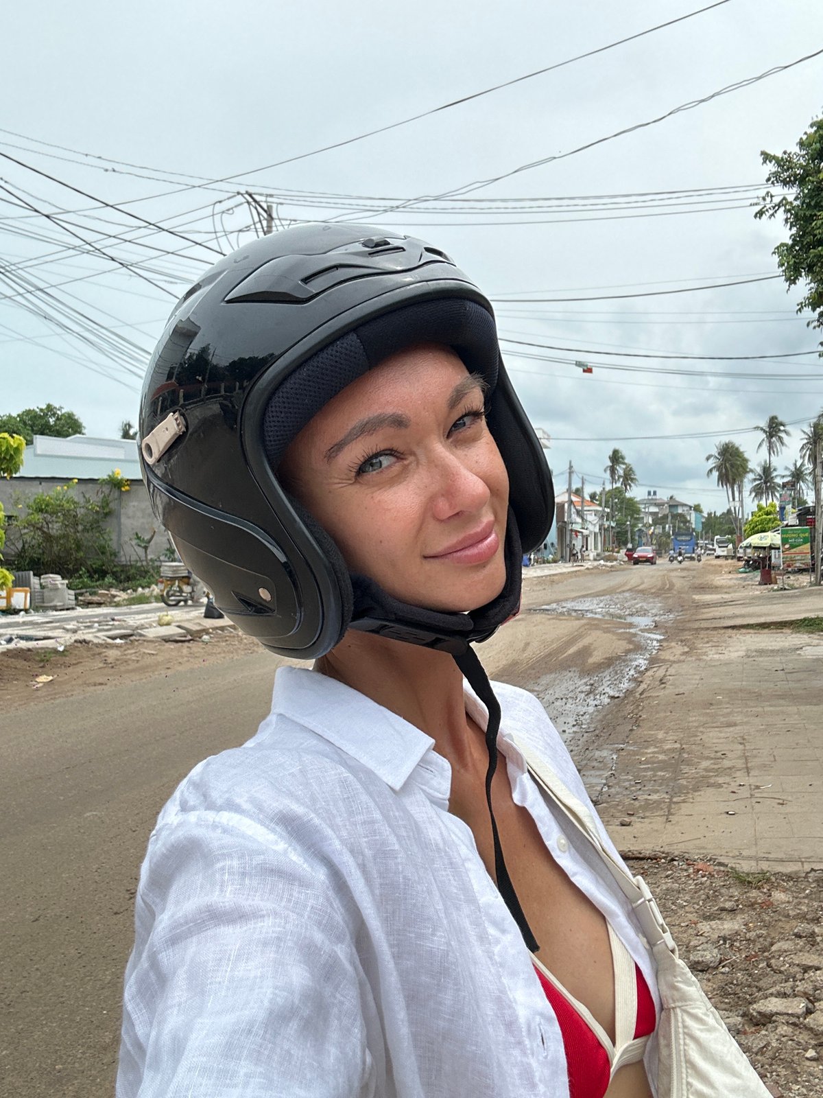 Street life, fresh juice, and a bus departure in Mũi Né