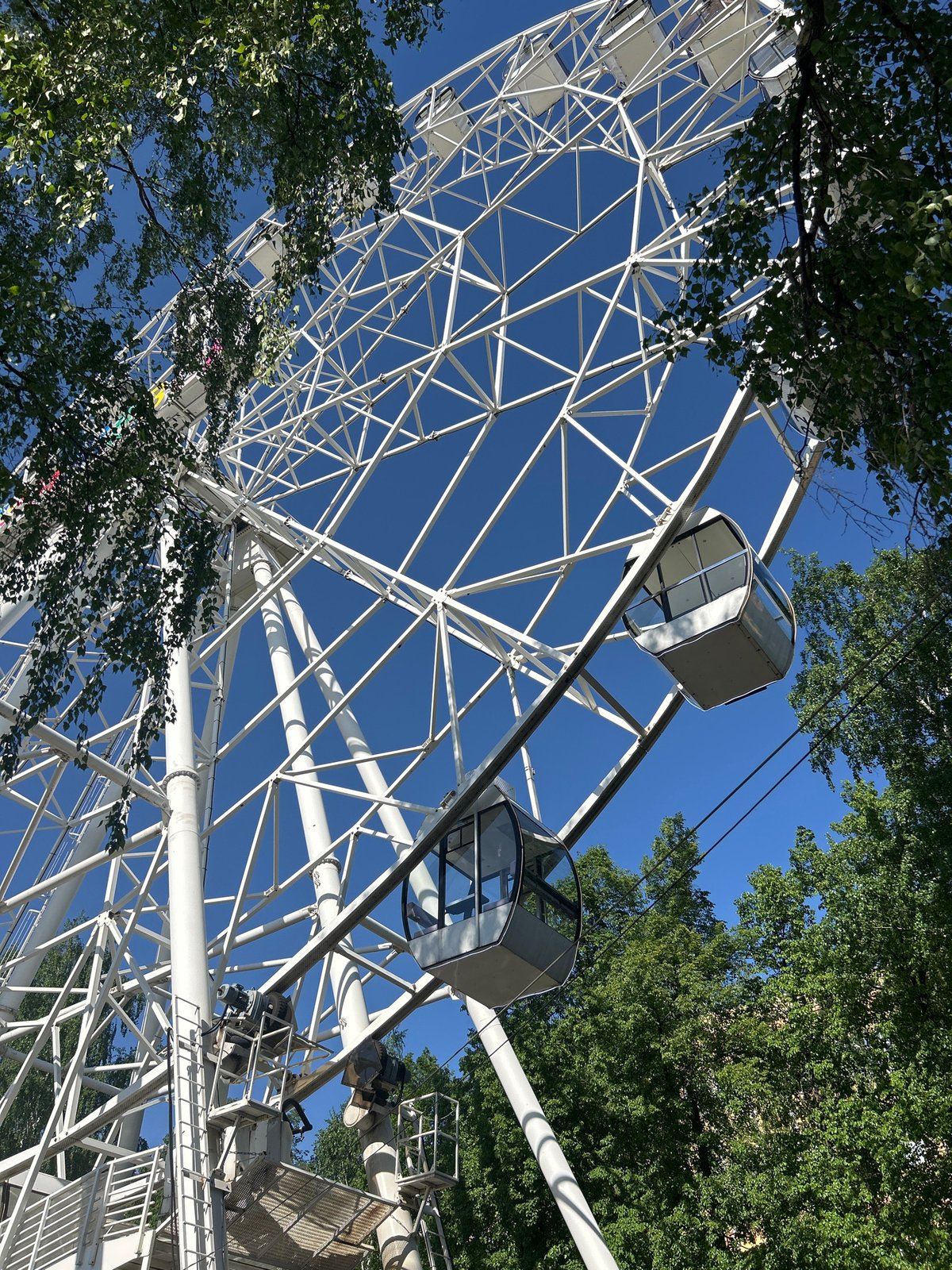 Ferris wheel photographed against clear skies in Izhevsk