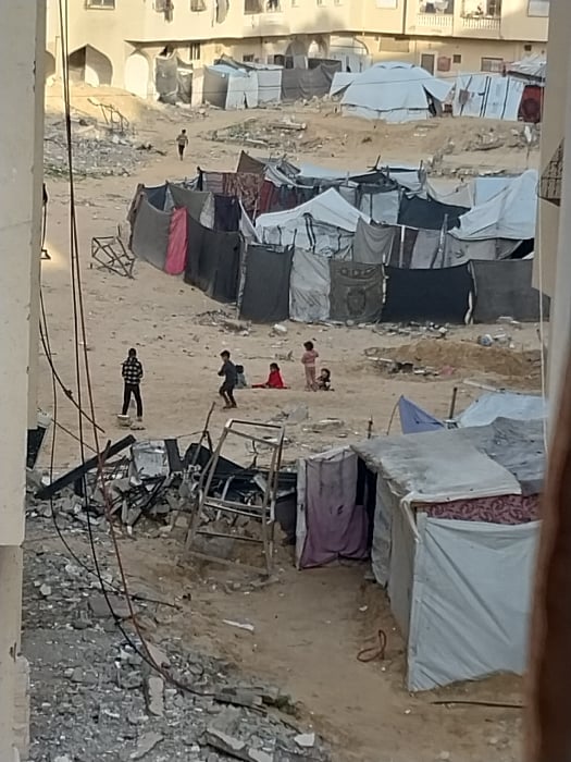 Witness documents widespread destruction, displacement in Khan Yunis
