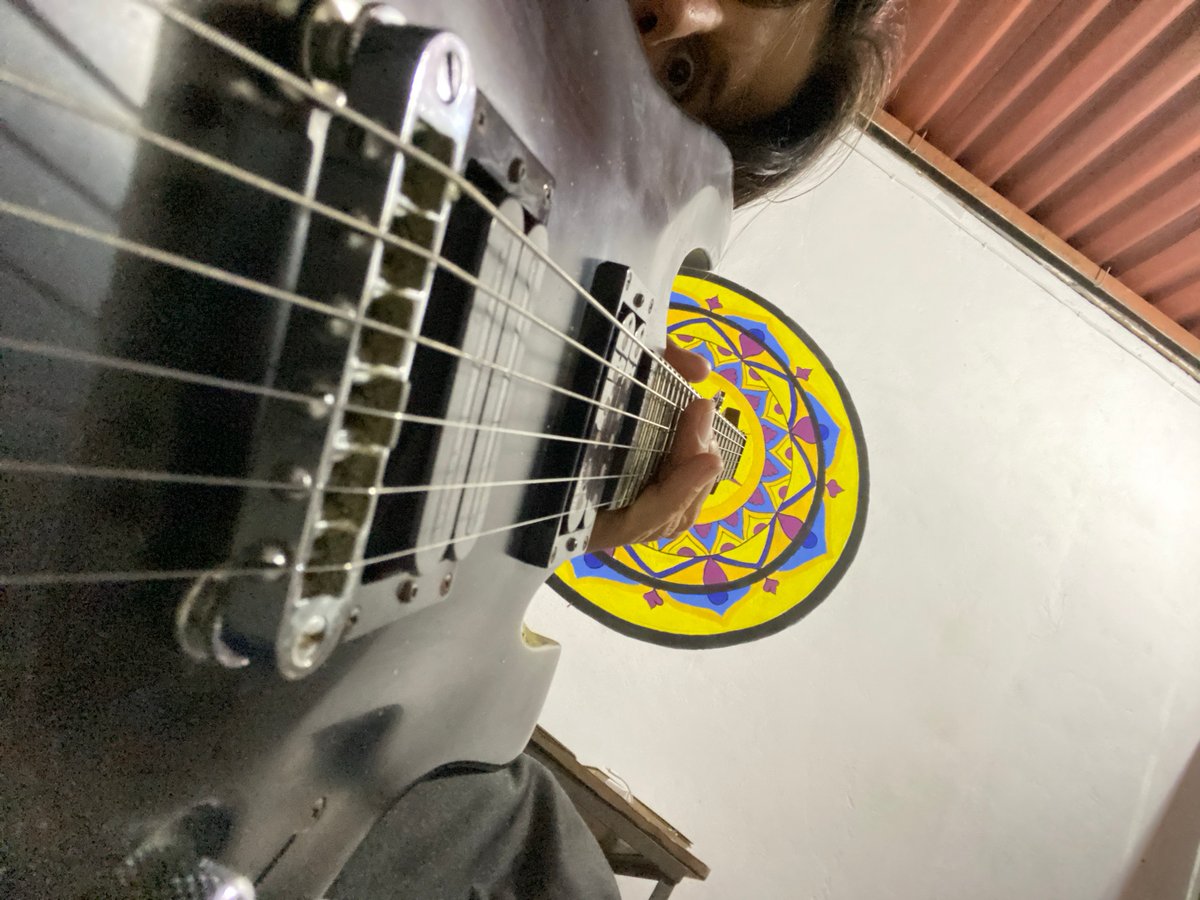 Musician plays electric guitar in Venezuelan neighborhood session