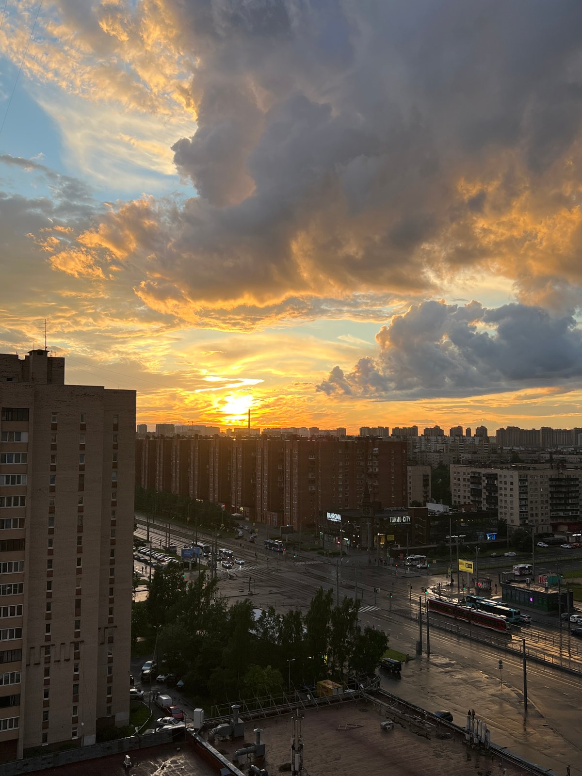 Sinyavino sunset, street scenes, and tiger lilies in bloom