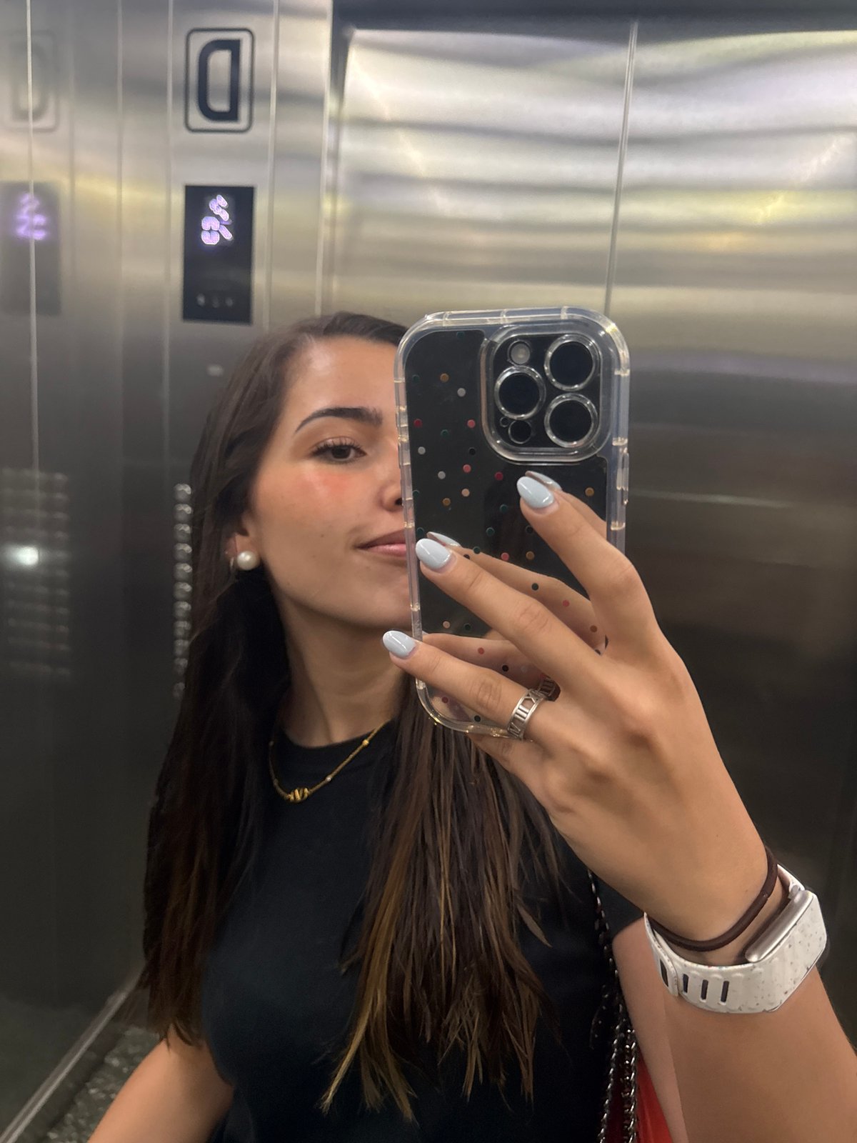 Woman Takes Elevator Selfies on 45th Floor in Mexico