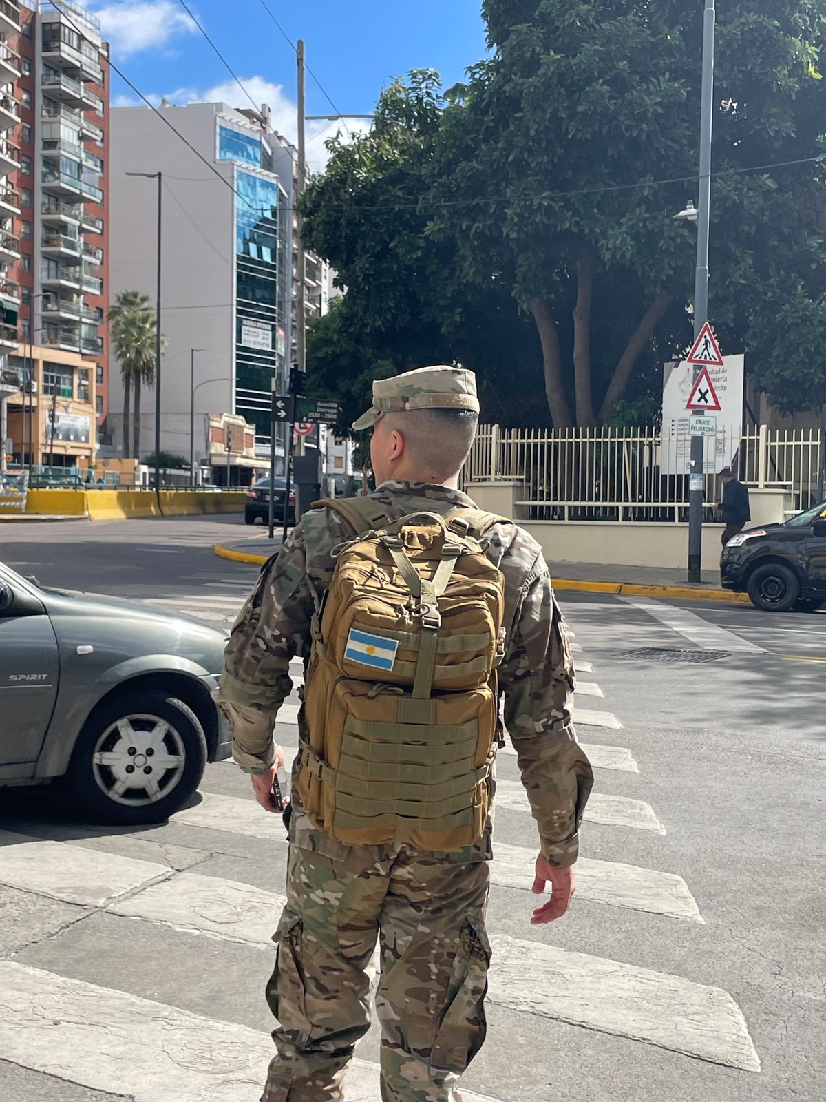 Urban scenes captured across Buenos Aires neighborhoods Monday afternoon