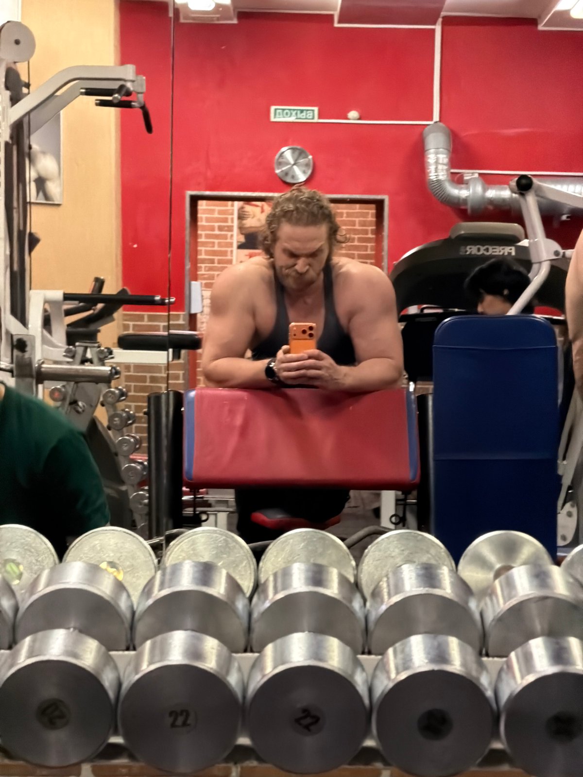 Man documents workout session at Saint Petersburg gym