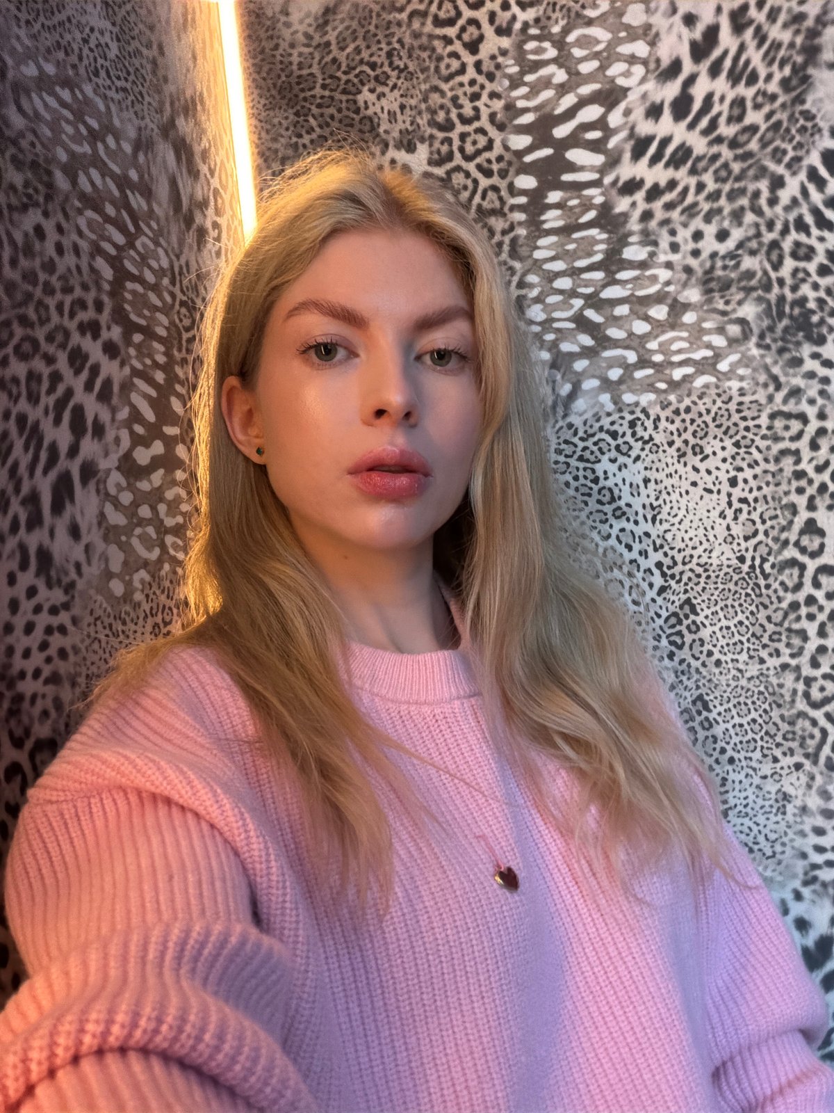 Afternoon at Moscow hookah lounge with food and activities