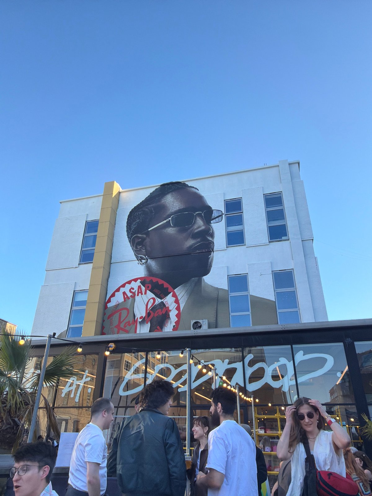 London street art and urban scenes documented
