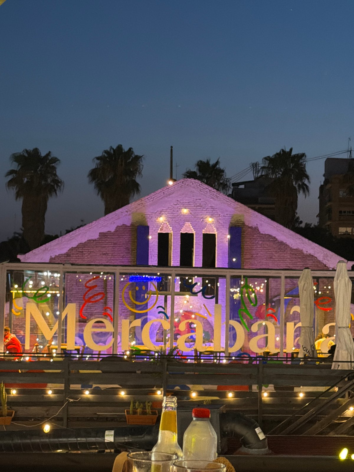 Evening at Mercabar in València, pizza in hand