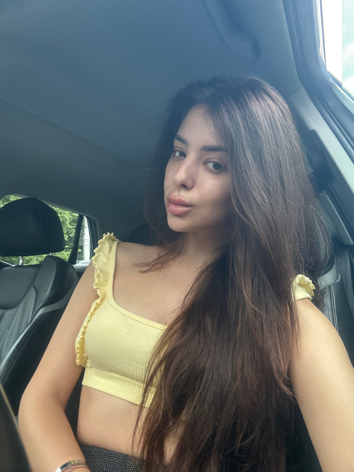 Woman documents car journey through selfies in Plovdiv