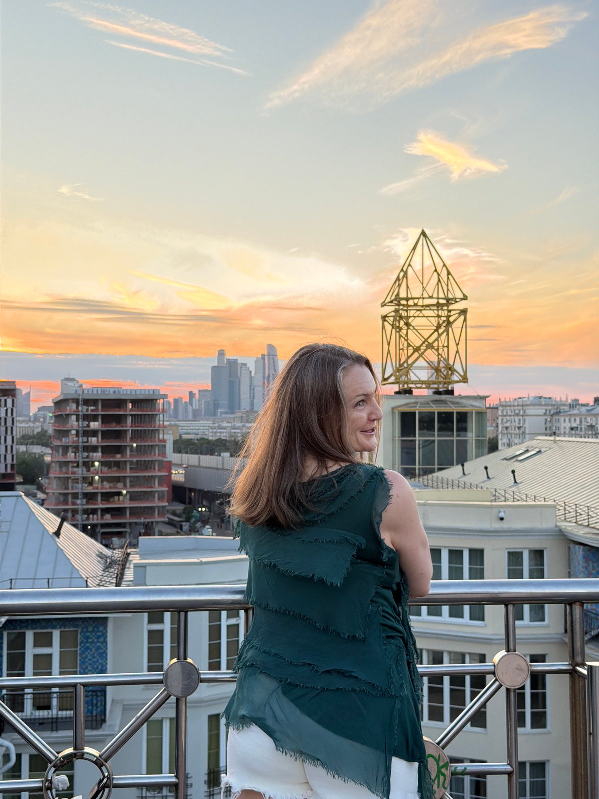 Moscow's summer solstice sunset, seen from rooftops and bridges