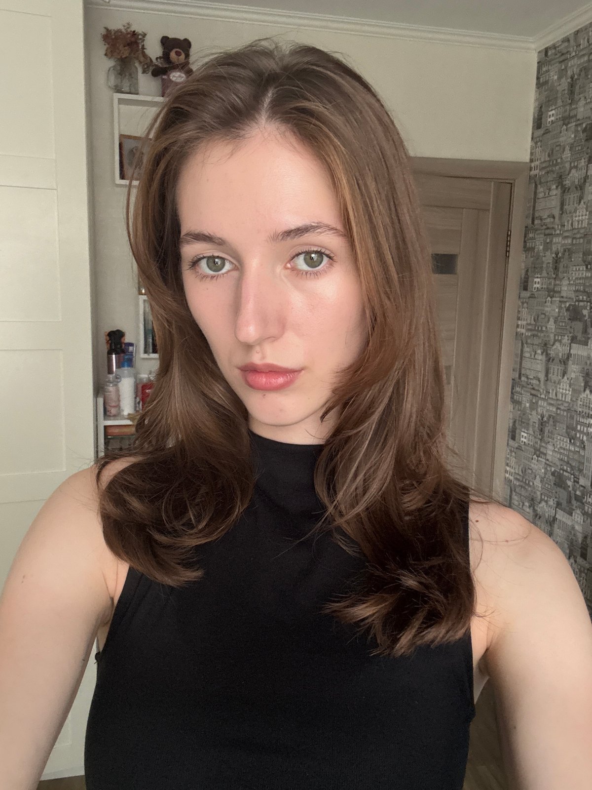 Selfie session in a Perm apartment, same outfit, multiple angles