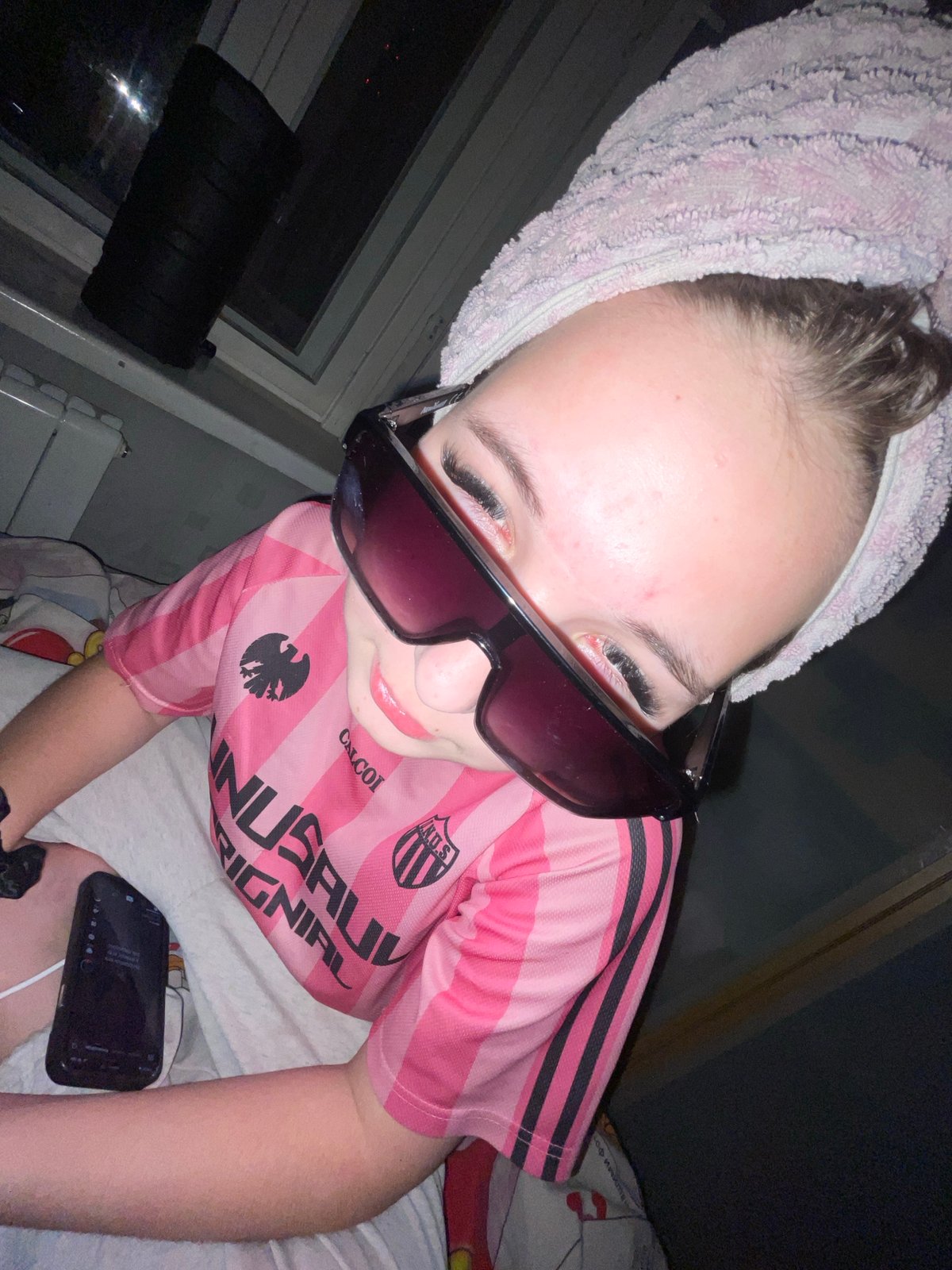 Young people photographed in casual indoor moments in Murino