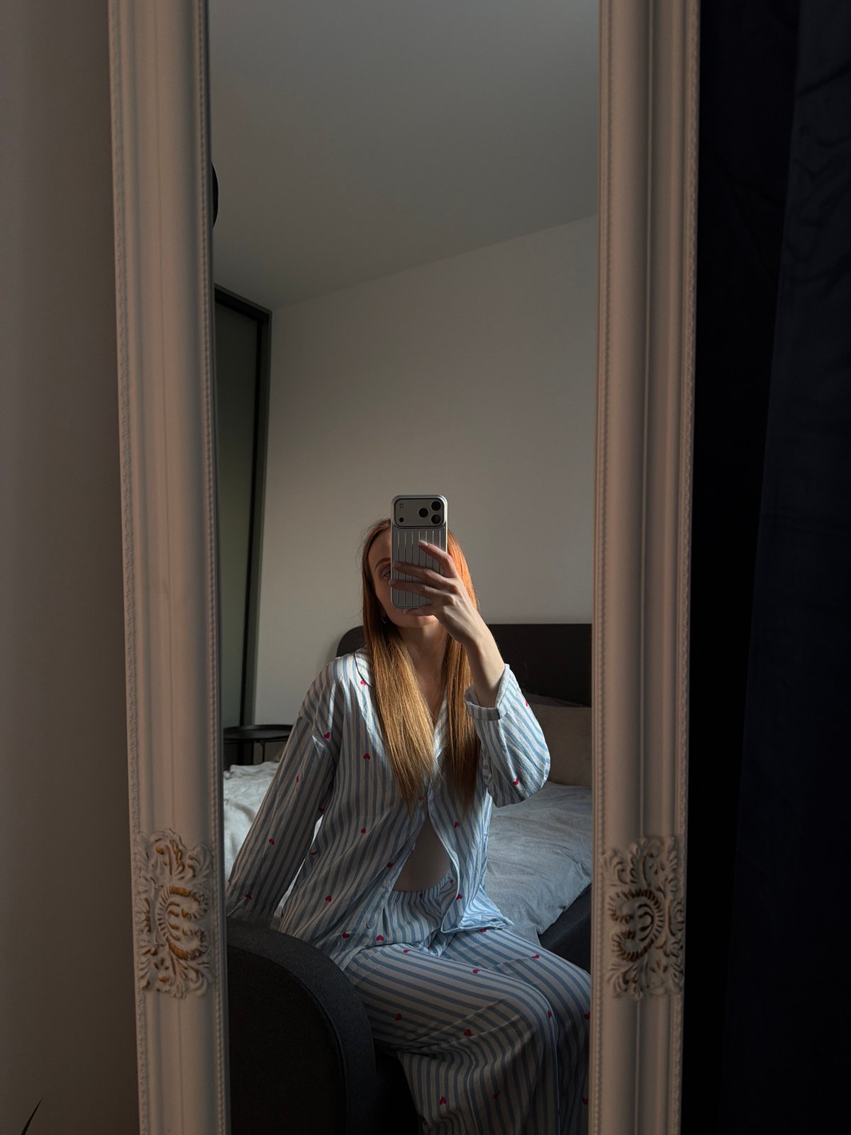 Pajamas, mirror selfies, and a golden sunset in Gorzów