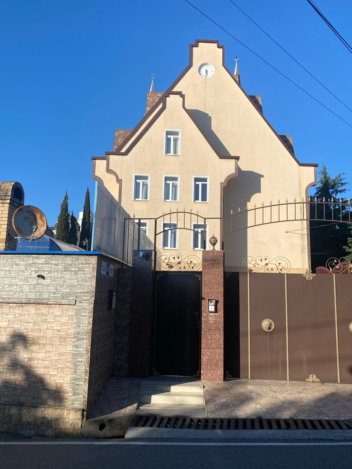 Sunny residential streets documented in Sochi hillside neighborhood