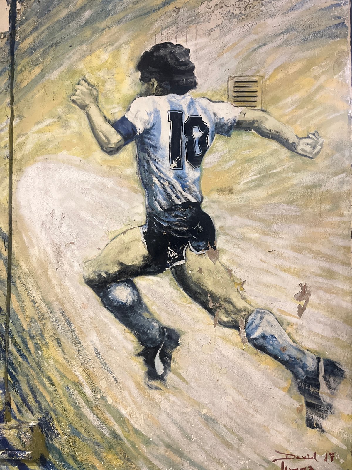 Soccer player mural spotted in Buenos Aires featuring number 10