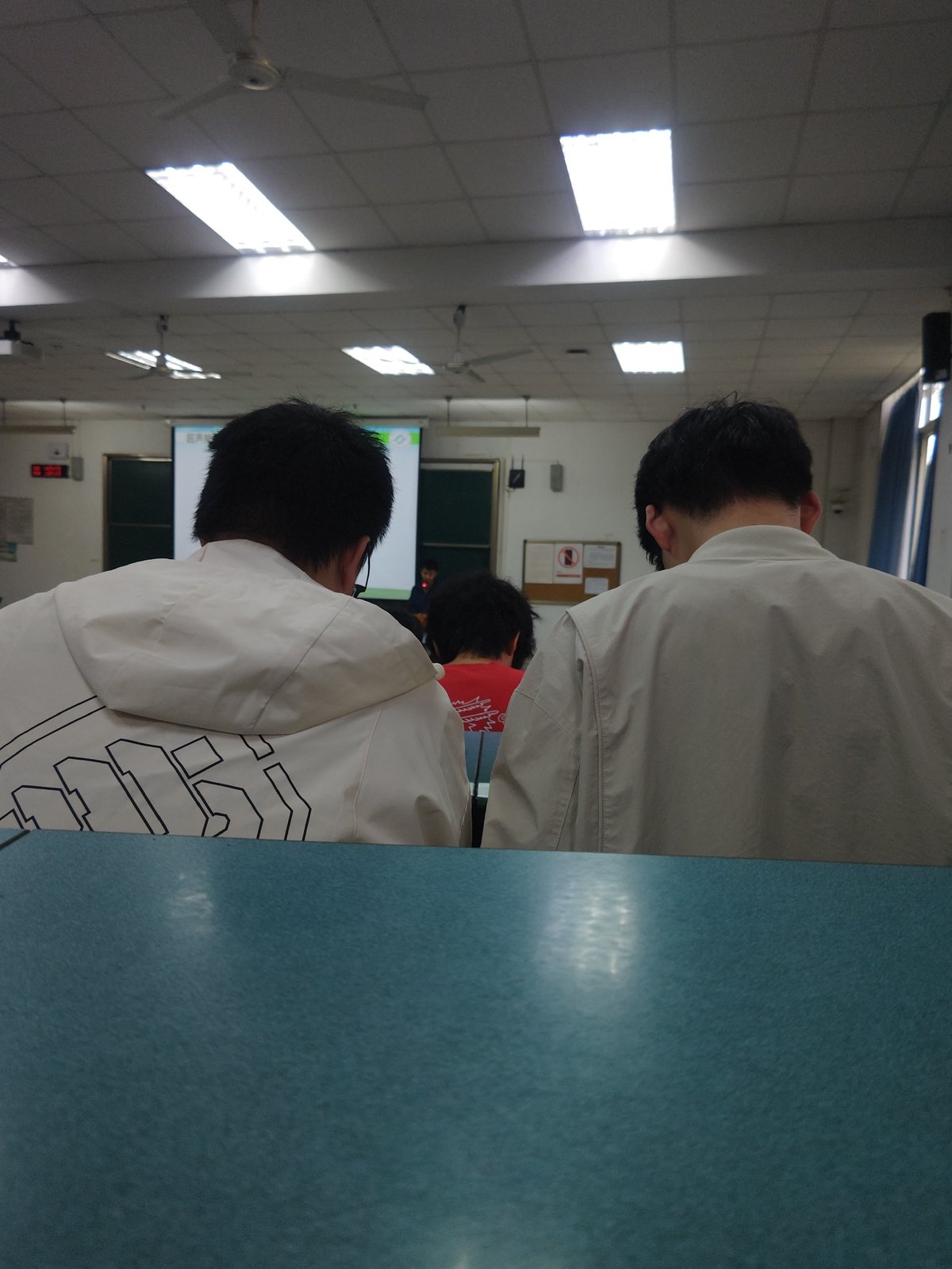 Medical technology lecture documented in Chongqing classrooms