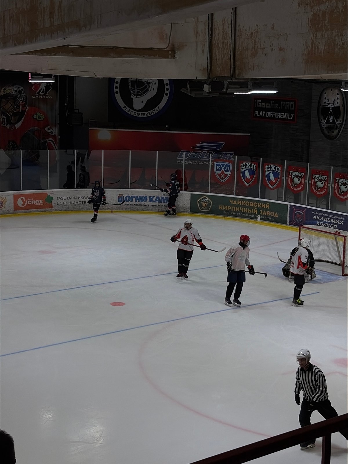 Family enjoys hockey game at Chaikovsky arena