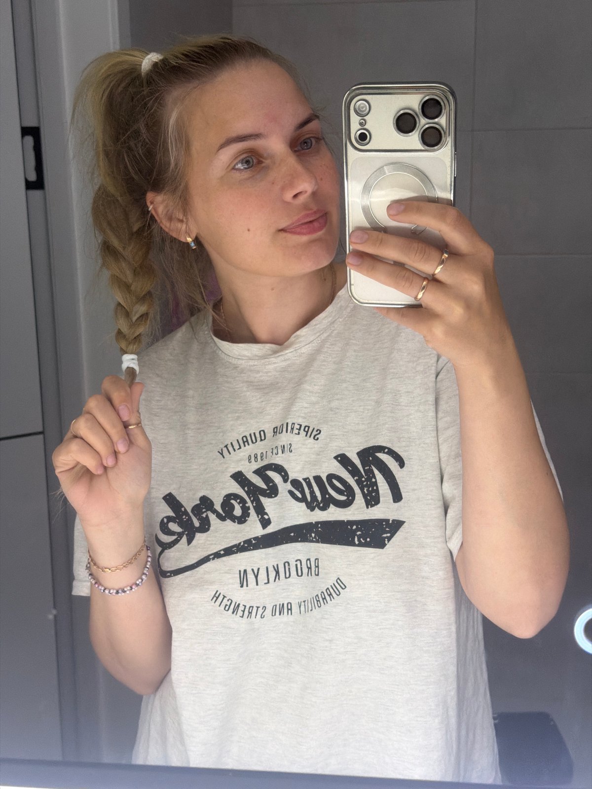 Woman documents evening routine in Chaikovsky bathroom selfies