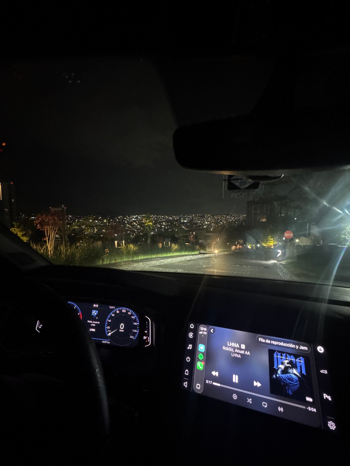 Night drive in Huixquilucan features RobGz song on dashboard