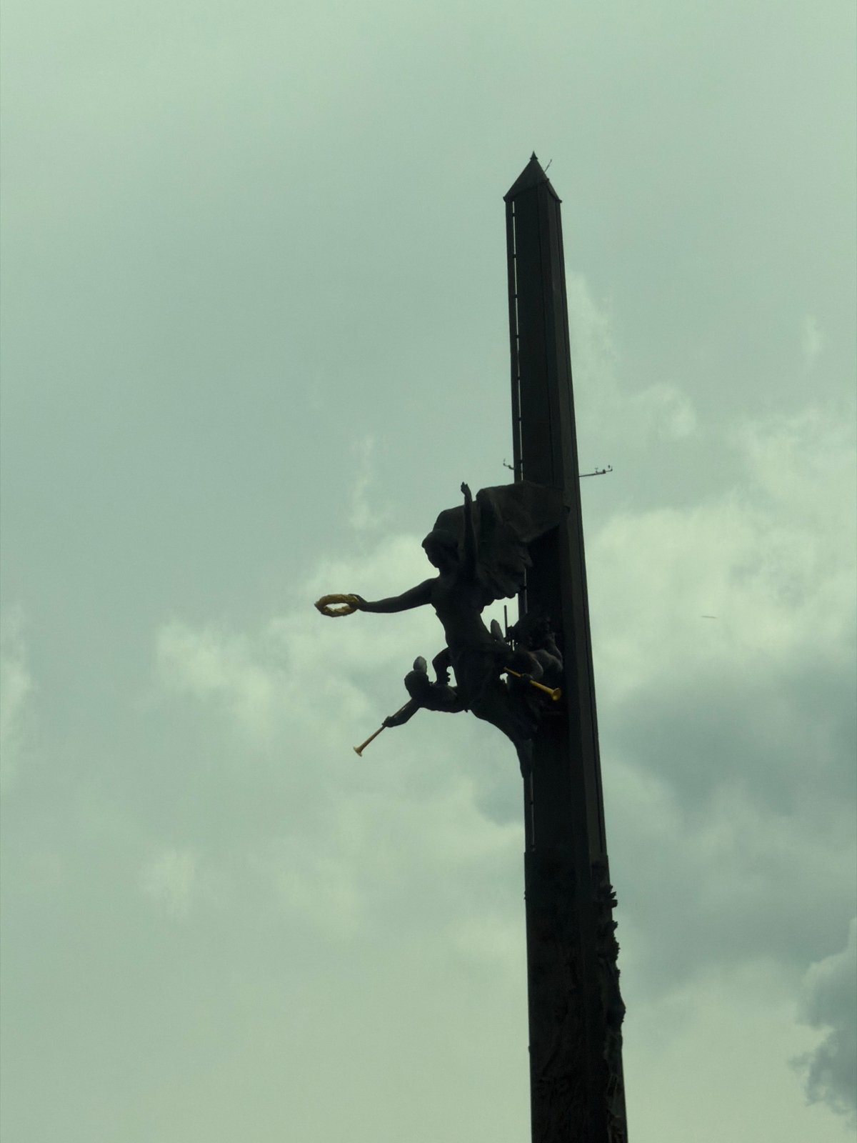 Monument photographed against cloudy sky in Moscow