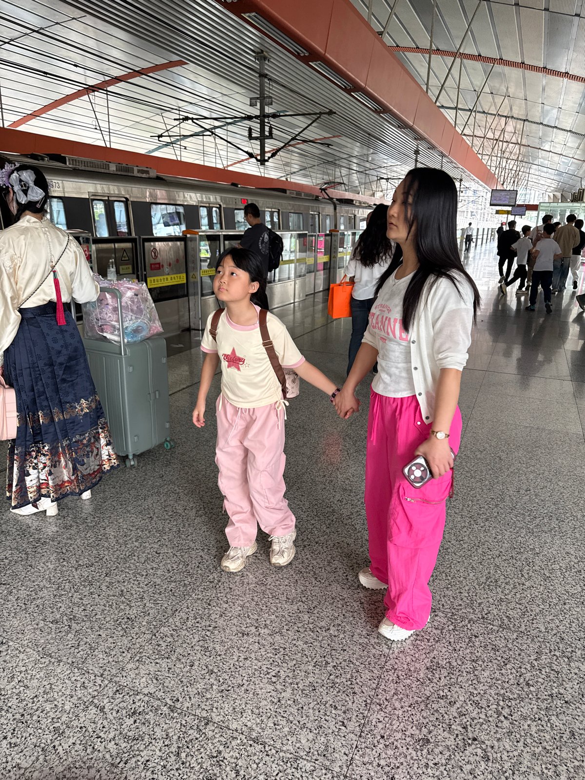Early morning transit activity captured in Shapingba District