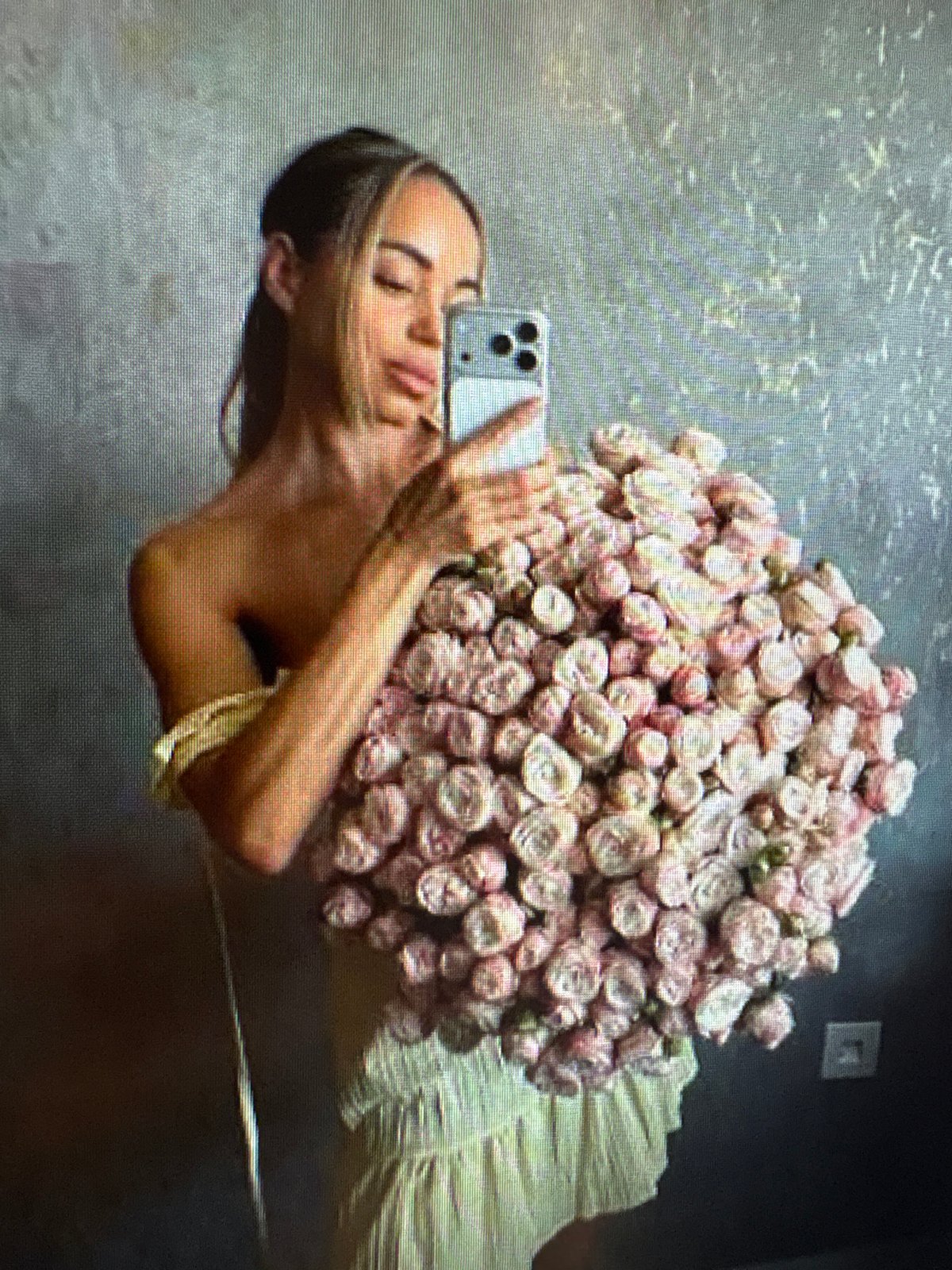 Moscow evening: bouquets, selfies, and lit-up landmarks