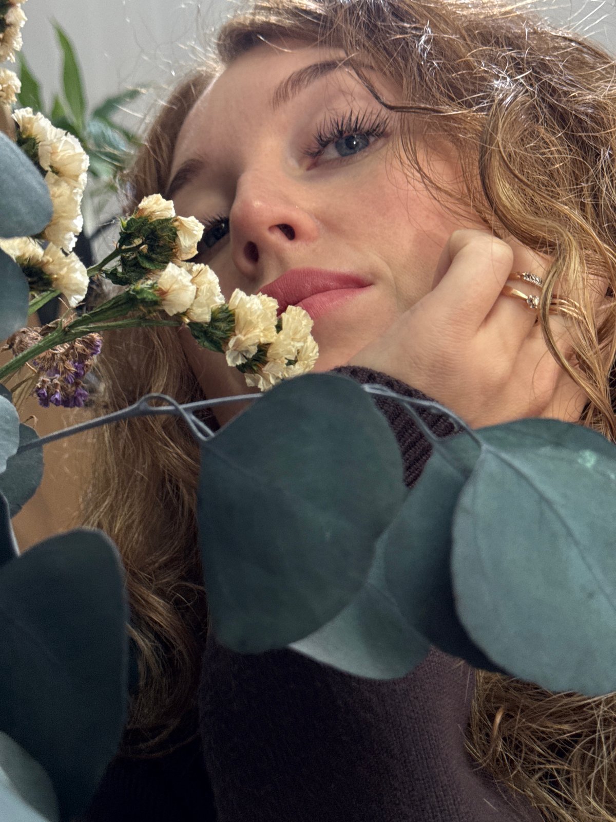 Person photographed with bouquet in Chaikovsky, Russia