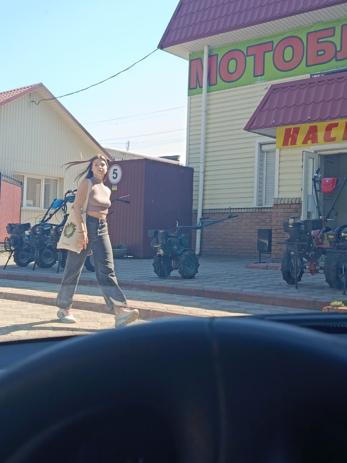 Sunny day out — car hangout, street scenes, quirky notebooks