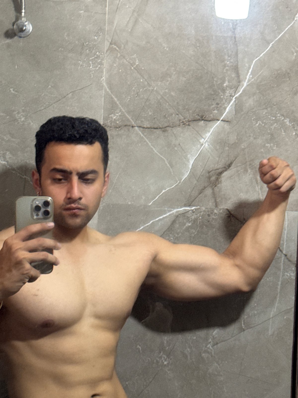 Man takes bathroom mirror selfies in Kolkata