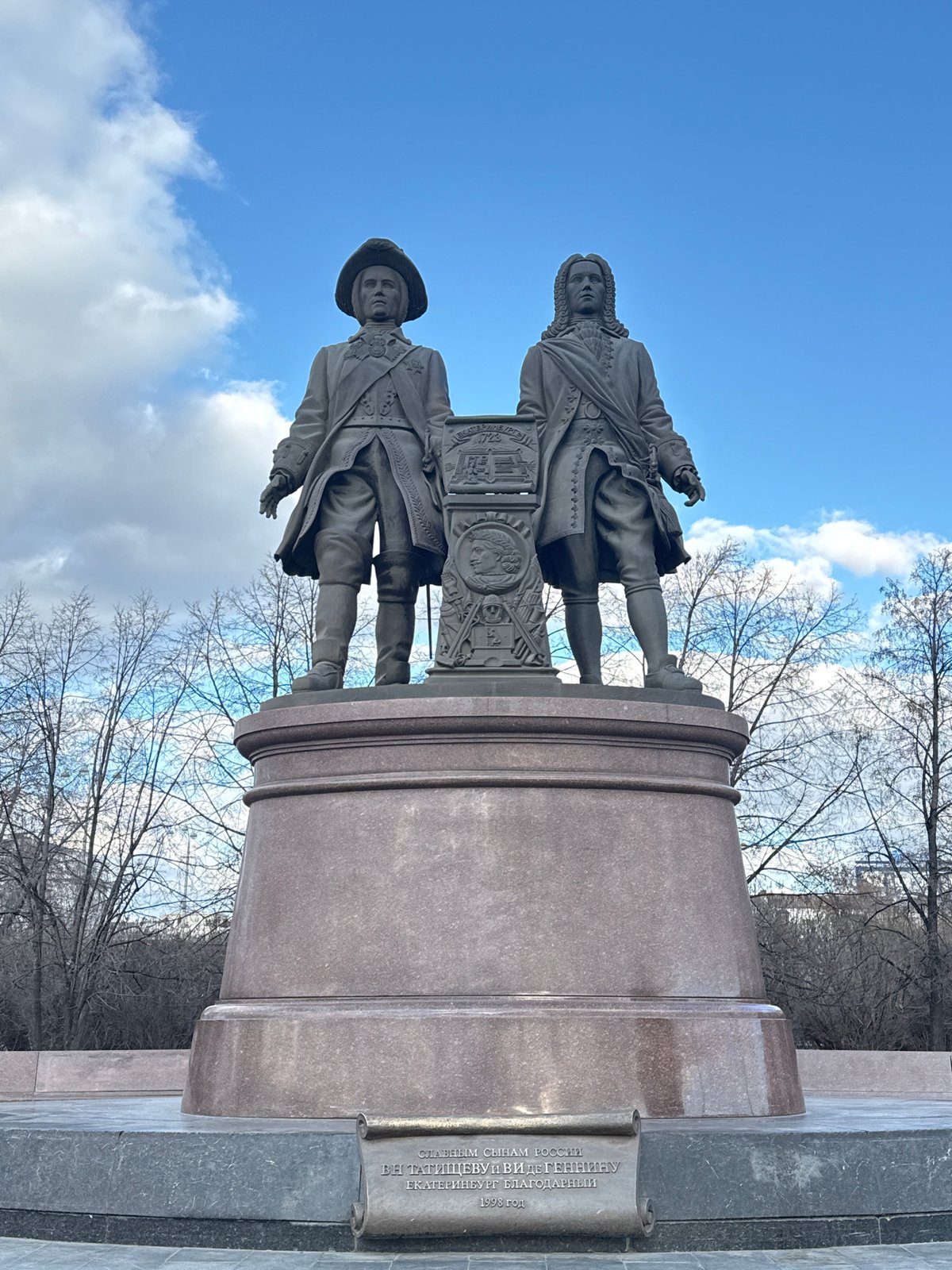 Tourist captures three historic Yekaterinburg landmarks in four minutes