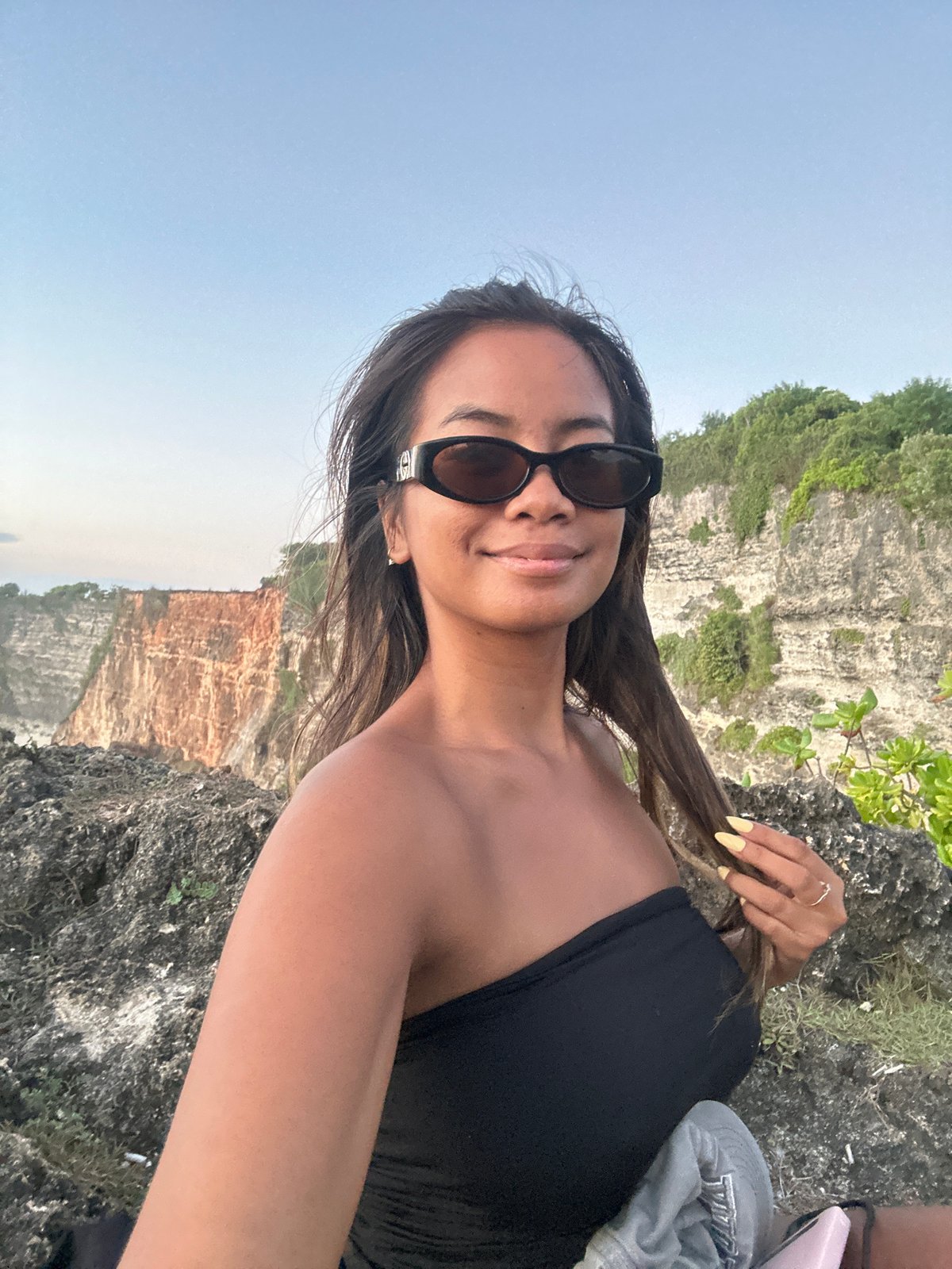 Clifftop selfies and coastal views in Kuta Selatan, Bali