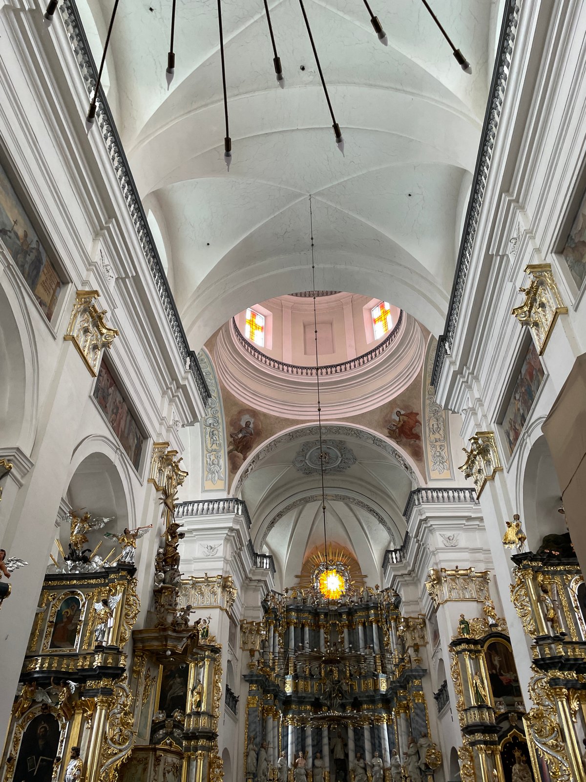 Visitor documents ornate Baroque church interior and exterior in Hrodna