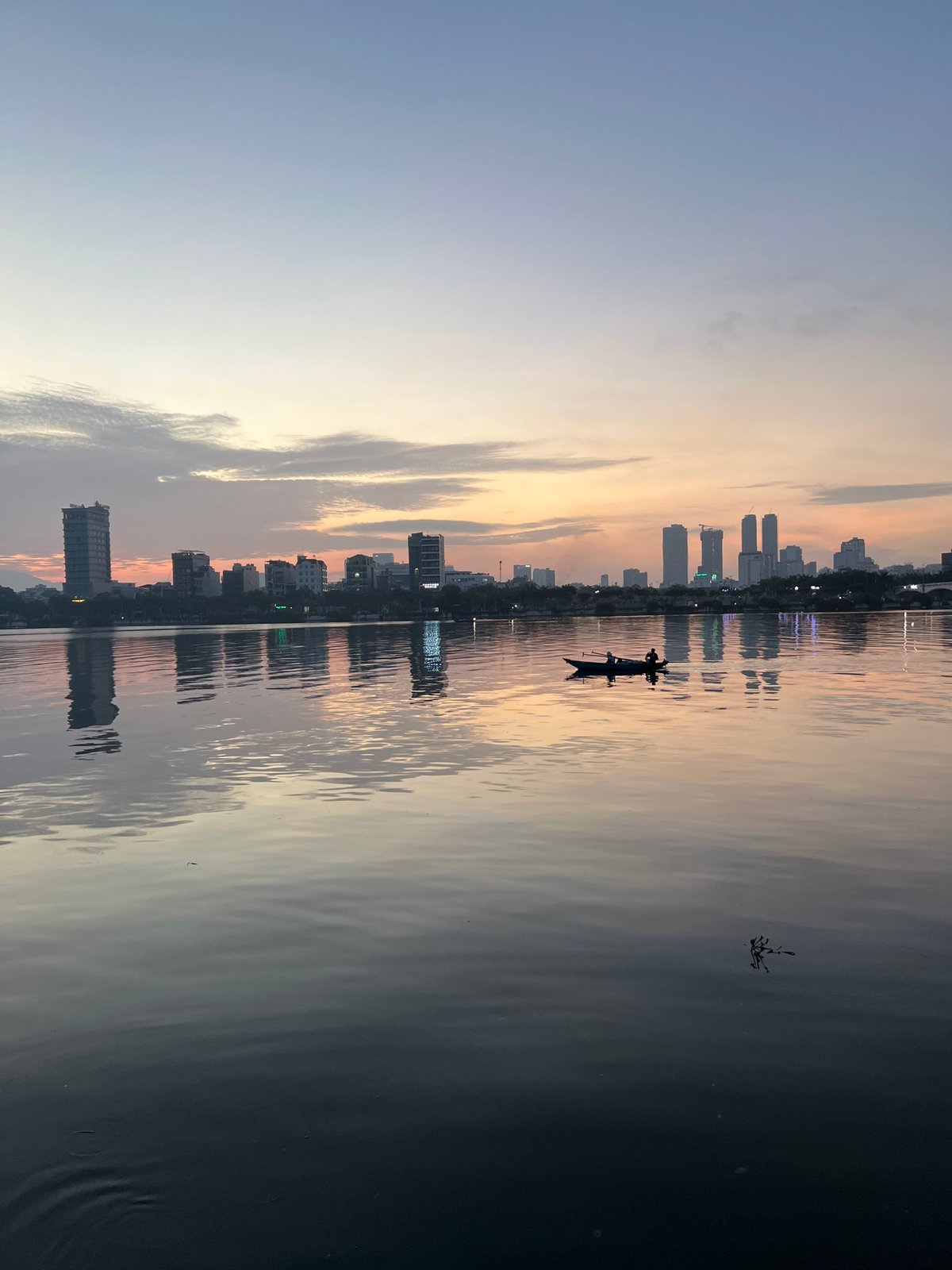 Dawn scenes captured along Han River in Đà Nẵng