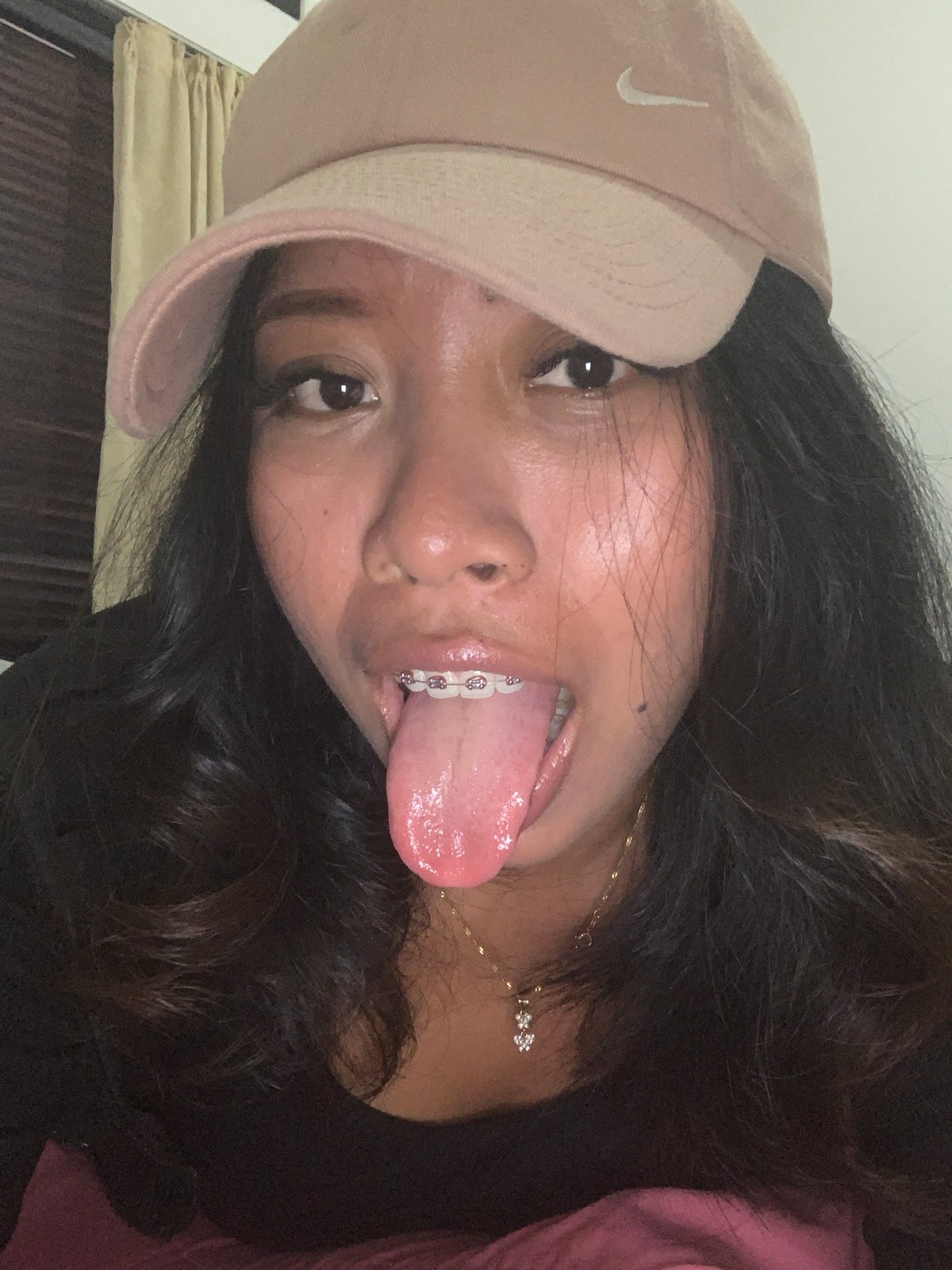 Quick selfie series in Denpasar, same outfit and setting throughout