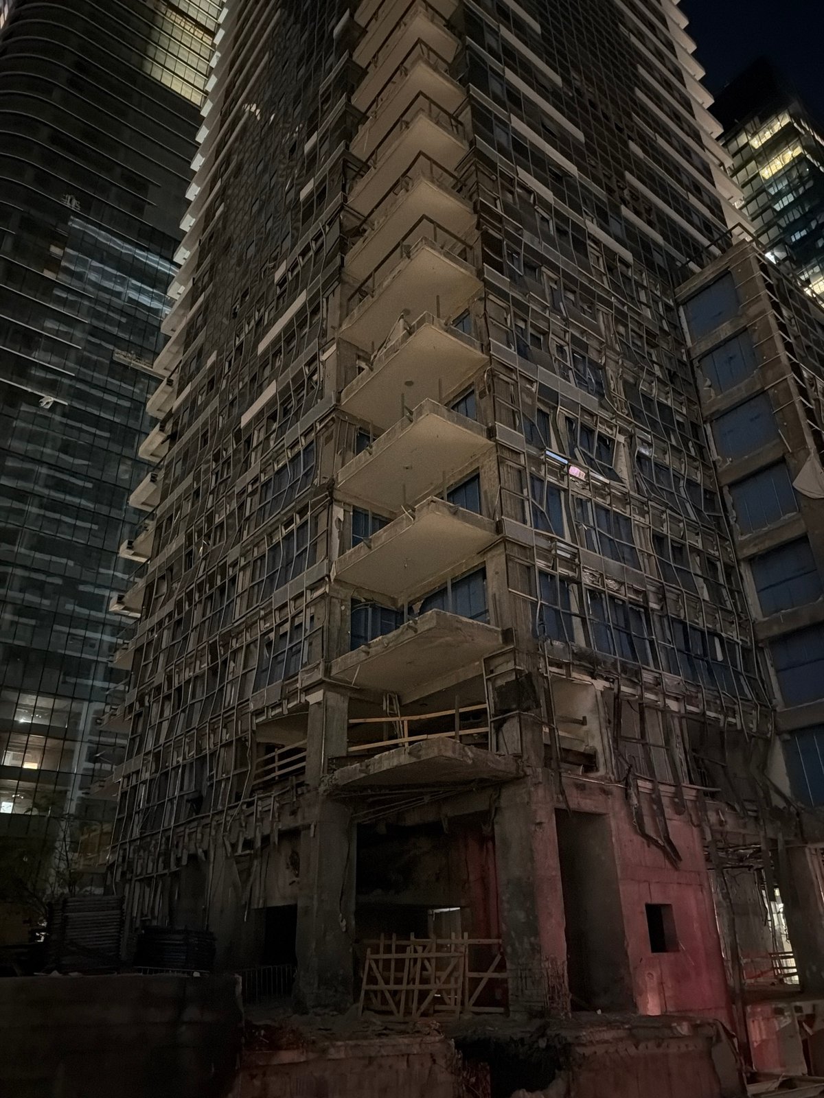 Construction site observed in Ramat Gan at night