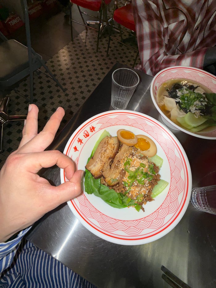 Diners spotted at Asian restaurants in Paris Sunday morning