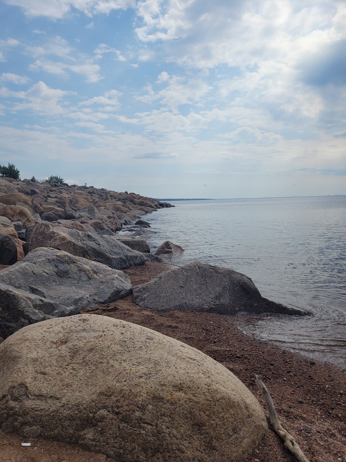 Summer morning on Zelenogorsk's rocky Gulf of Finland shore