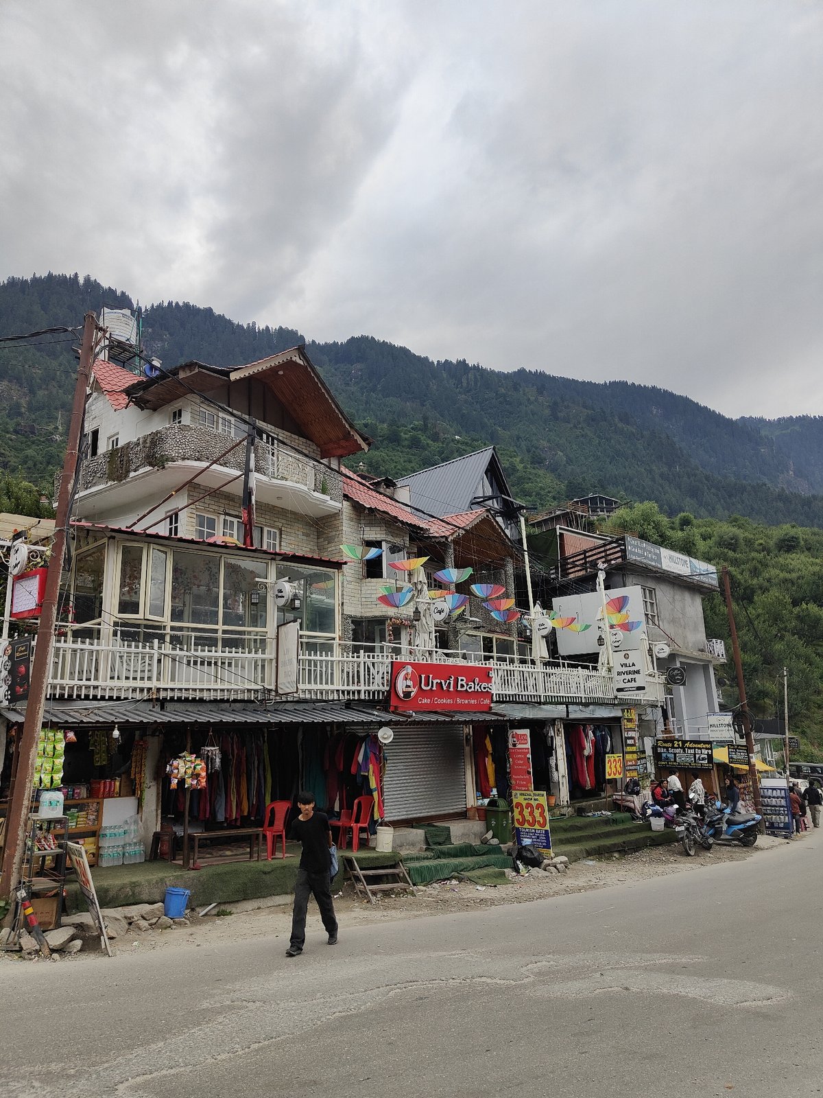 Street scene outside a shopfront building in cloudy Vashisht
