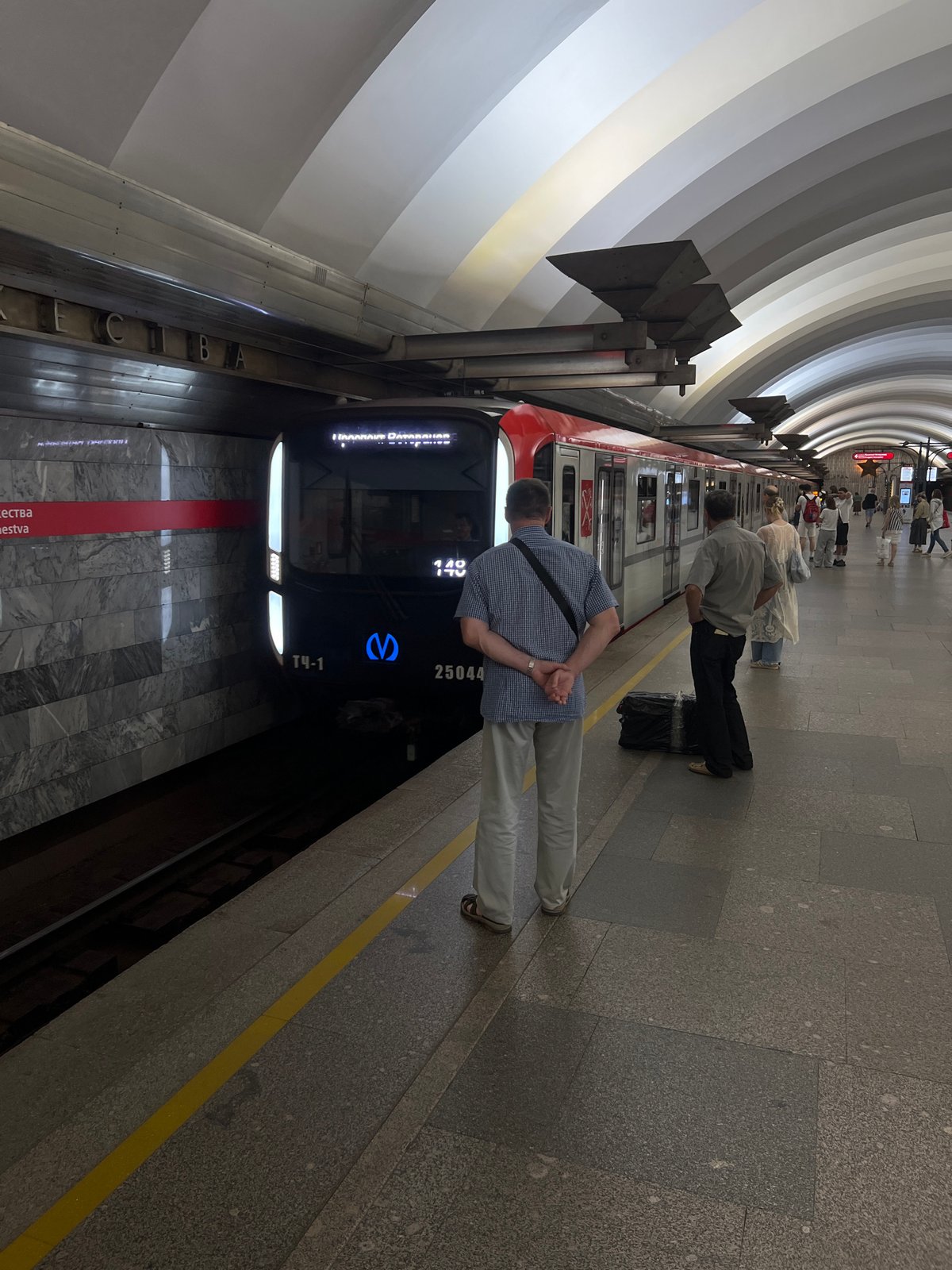 Rush hour scenes captured across Saint Petersburg Metro stations