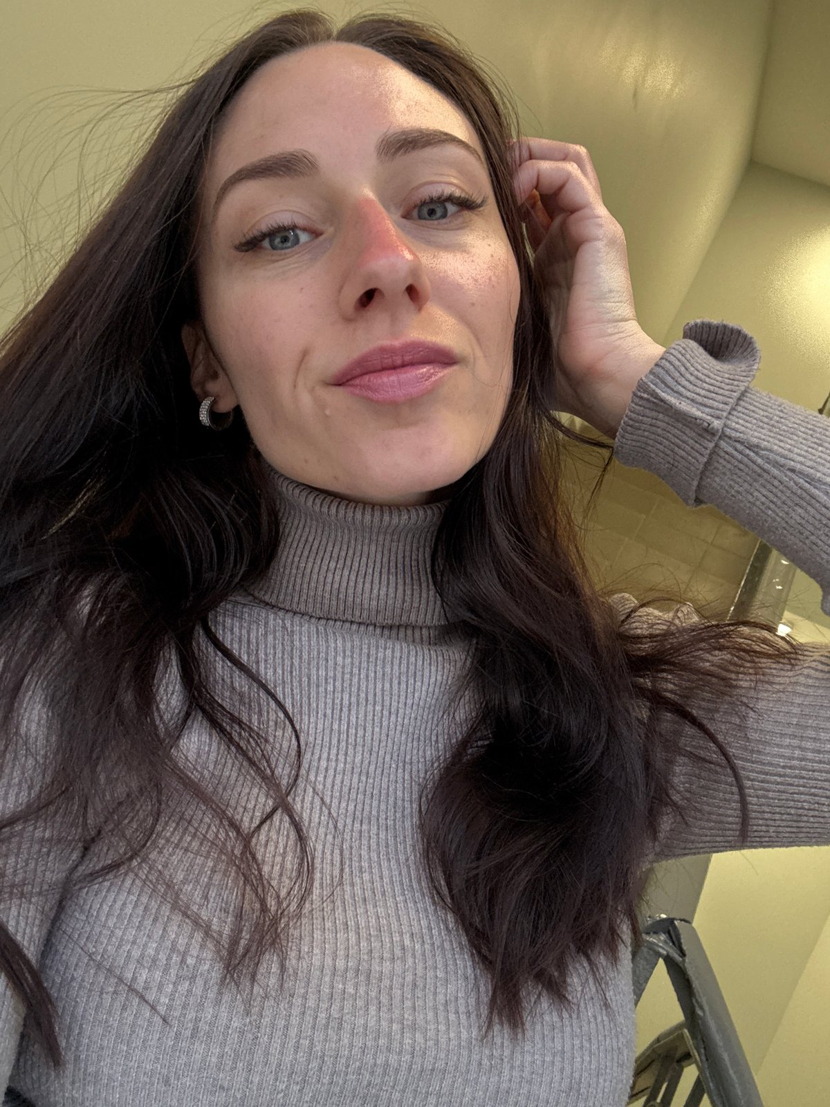 Woman takes early morning selfies in Saint Petersburg subway